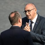 Francia moviliza a sus autoridades regionales y locales para prepararse ante "amenazas híbridas"