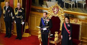 Haakon VIII jura la Constitución de Noruega sin la Reina Mette-Marit a su lado