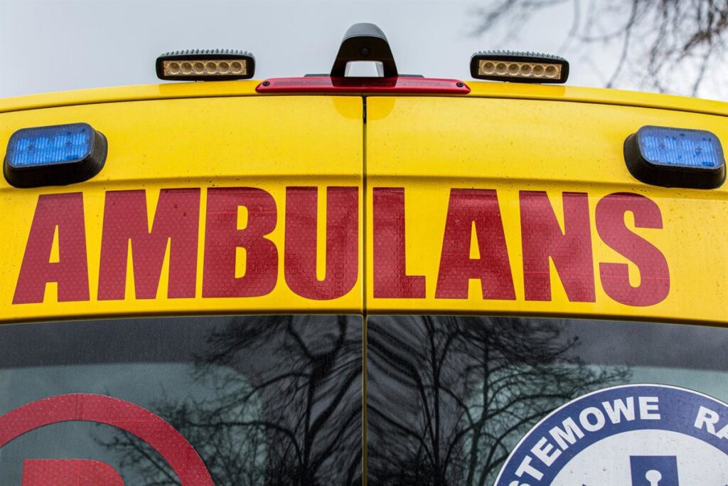 Heridas 20 personas tras descarrilar un tren después de chocar con un camión en un paso a nivel en Polonia