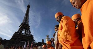 Huelga en la Torre Eiffel después de que apartasen a las trabajadoras por motivos religiosos
