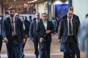 Irán aguarda la "postura definitiva" de EEUU sobre su plan para reabrir Ormuz pese al rechazo inicial de Trump