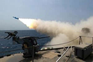 Irán anuncia ataques contra un hangar de EEUU en Jordania y dos destructores de la Armada estadounidense