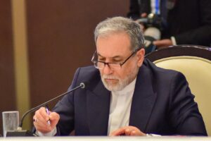 Irán condena los ataques de EEUU y asegura que responderá de manera "decisiva" en "legítima defensa"