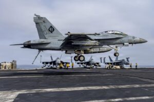 Irán confirma una oleada de ataques contra objetivos de EEUU en represalia por los recientes bombardeos