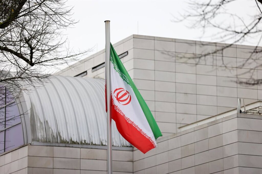Irán rechaza cualquier diálogo con EEUU "hasta que no se cumplan sus condiciones", pese a las palabras de Trump