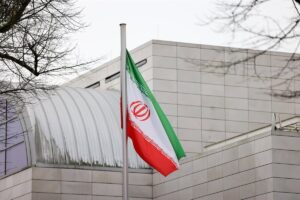 Irán rechaza cualquier diálogo con EEUU "hasta que no se cumplan sus condiciones", pese a las palabras de Trump