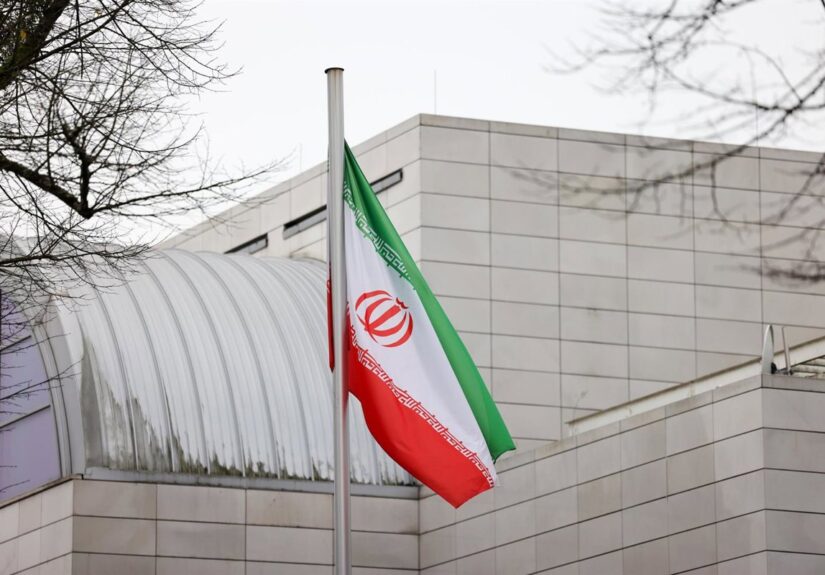 Irán rechaza cualquier diálogo con EEUU "hasta que no se cumplan sus condiciones", pese a las palabras de Trump