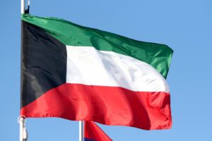 Kuwait denuncia un incendio en un "complejo residencial" por la última oleada de ataques de Irán