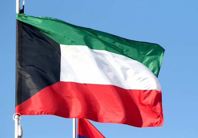 Kuwait denuncia un incendio en un "complejo residencial" por la última oleada de ataques de Irán