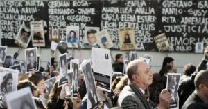 La Justicia argentina procesa a siete iraníes y un libanés por el atentado a la AMIA