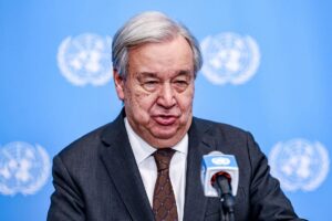 La ONU reclama a los talibán el fin de la prohibición de acceso a mujeres a sus complejos en Afganistán