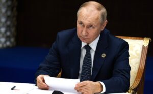 La UE renueva finalmente las sanciones contra Rusia y las levanta a dos oligarcas cercanos al Kremlin