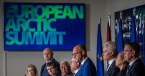 La UE se coordina para proteger el Ártico tanto de Putin como de Trump