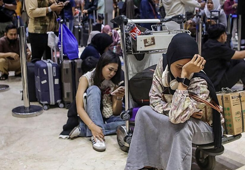 La erupción del volcán Anak Krakatoa obliga a suspender las operaciones de seis aeropuertos de Indonesia