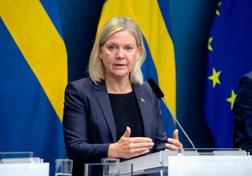 La oposición de centroizquierda de Suecia desbanca al Gobierno conservador y gana las elecciones por la mínima