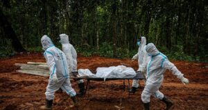 La tragedia de Nepal y Tíbet supera los 1.000 muertos mientras los equipos de rescate buscan el milagro en túneles