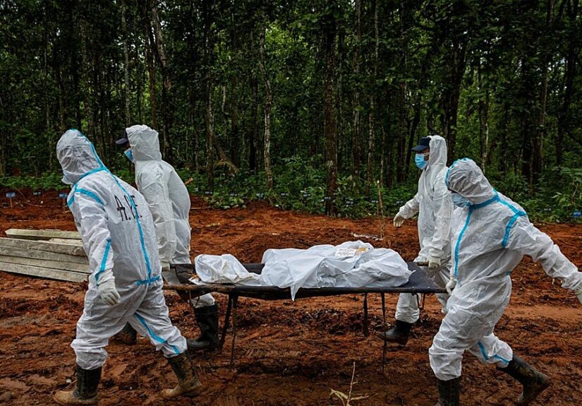La tragedia de Nepal y Tíbet supera los 1.000 muertos mientras los equipos de rescate buscan el milagro en túneles