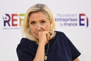Le Pen pide que se aclaren las "circunstancias exactas" del descarrilamiento de un tren en noroeste de Francia