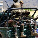 Los hutíes anuncian un ataque contra una base de Arabia Saudí tras nuevos combates contra fuerzas de Yemen