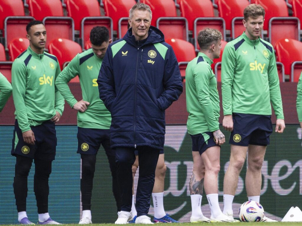 Los jugadores de la selección de fútbol de Irlanda votan a favor de jugar su partido con Israel