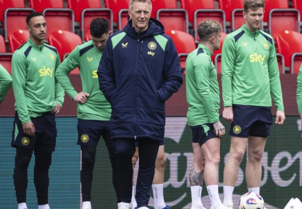 Los jugadores de la selección de fútbol de Irlanda votan a favor de jugar su partido con Israel