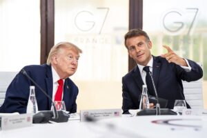 Macron aborda con Trump "soluciones diplomáticas" sin "acuerdo global" para reabrir el estrecho de Ormuz