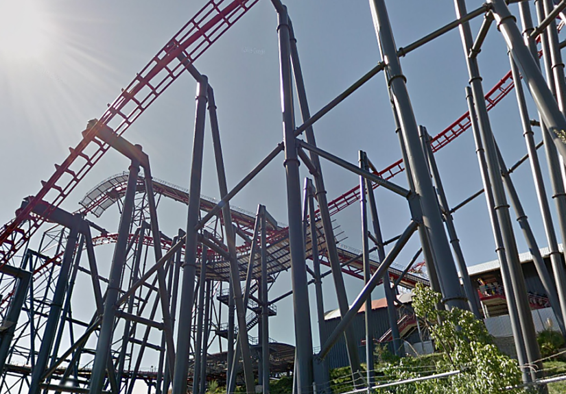 Más de 100 personas dicen haber sufrido daños cerebrales después de subirse a una montaña rusa en el Six Flags en California