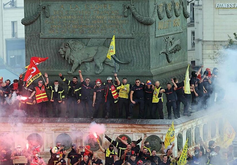 Más de 200.000 personas protestan en Francia en una huelga de funcionarios contra los recortes