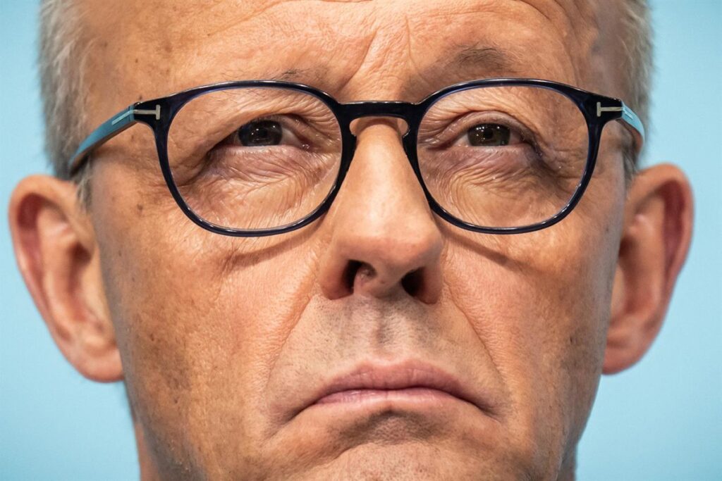 Merz promete proteger la democracia "si es necesario con la Constitución"