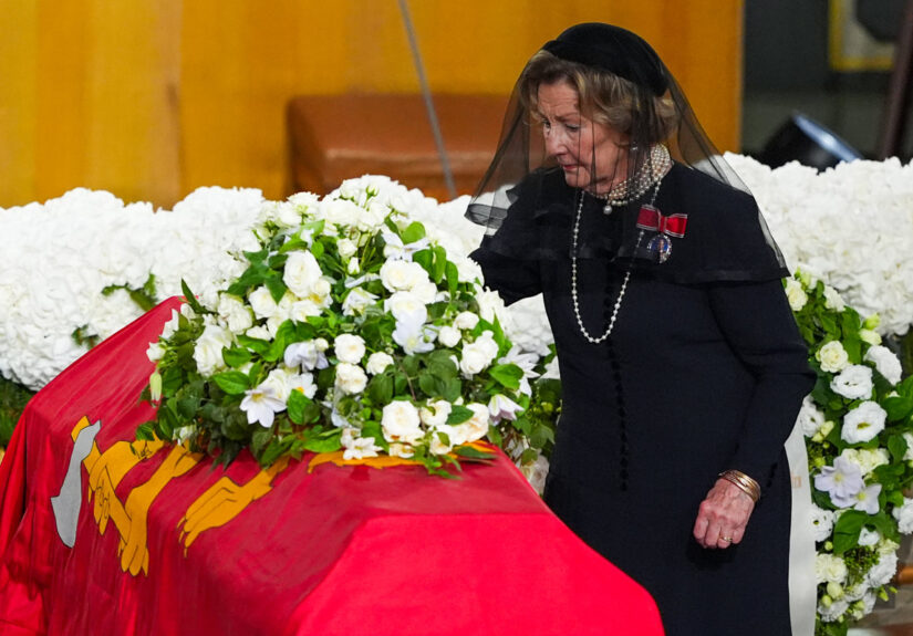 Miles de personas participan en Oslo en el funeral del rey Harald V de Noruega