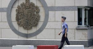 Moscú detiene a un guardia ruso en la embajada británica por espiar para Ucrania