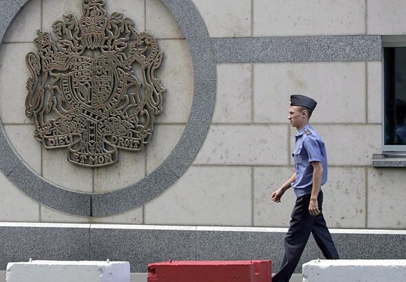 Moscú detiene a un guardia ruso en la embajada británica por espiar para Ucrania