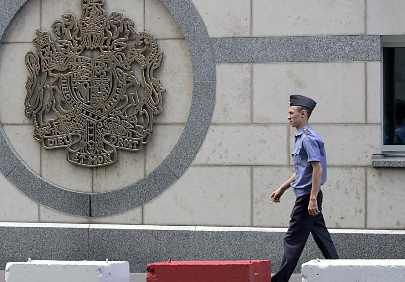 Moscú detiene a un guardia ruso en la embajada británica por espiar para Ucrania
