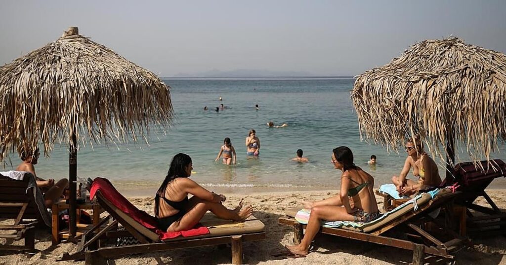 Muere un hombre de 82 años en Grecia tras pelear con otro de 76 por una tumbona de playa