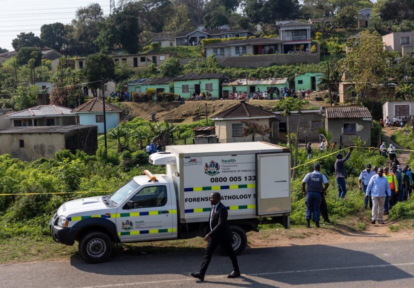 Mueren cerca de 30 personas en dos tiroteos en Sudáfrica