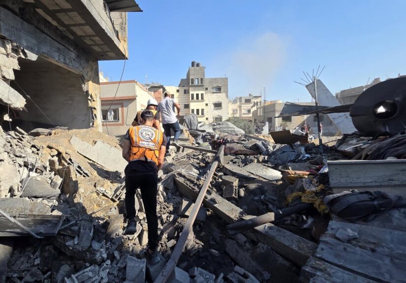 Mueren cuatro palestinos en un bombardeo de un dron de Israel contra una vivienda en el norte de Gaza