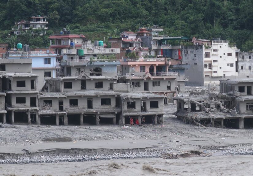 Nepal eleva a más de 1.250 los muertos por la riada en la frontera con China, con más de 4.200 desaparecidos