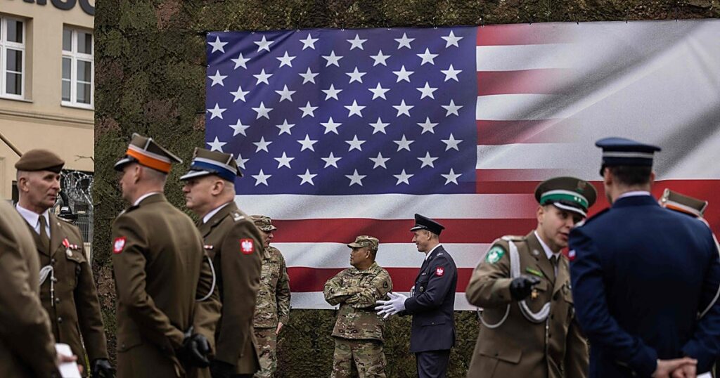 Polonia ultima sus conversaciones con Trump para ampliar las tropas estadounidenses en su territorio