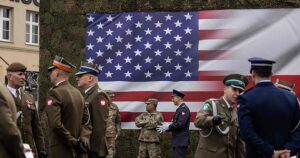 Polonia ultima sus conversaciones con Trump para ampliar las tropas estadounidenses en su territorio