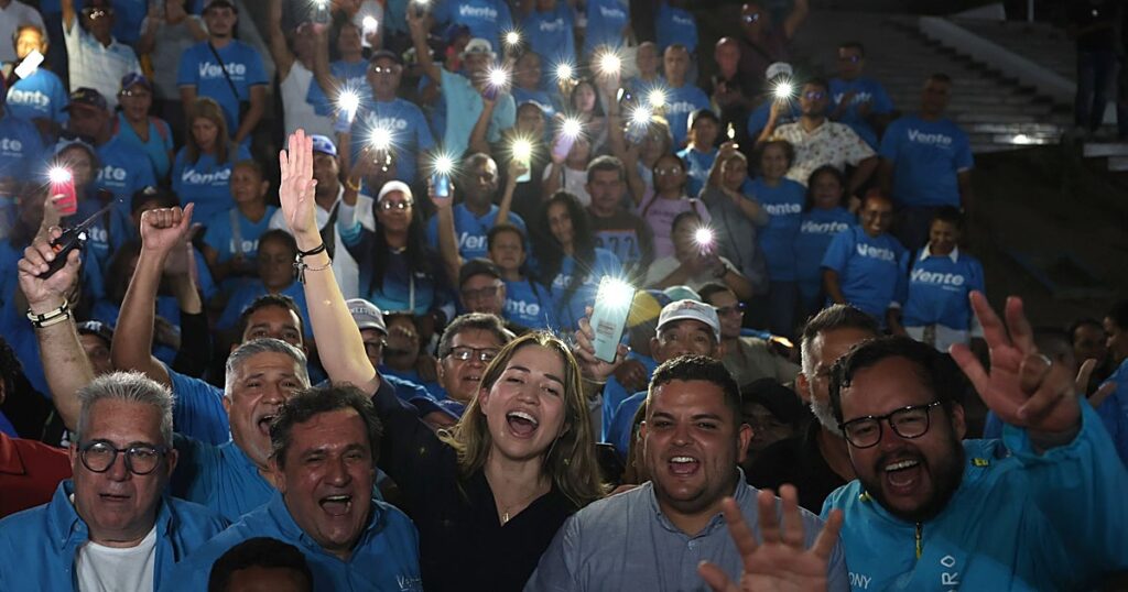 Regresa a Venezuela la jefa de comunicaciones de María Corina Machado