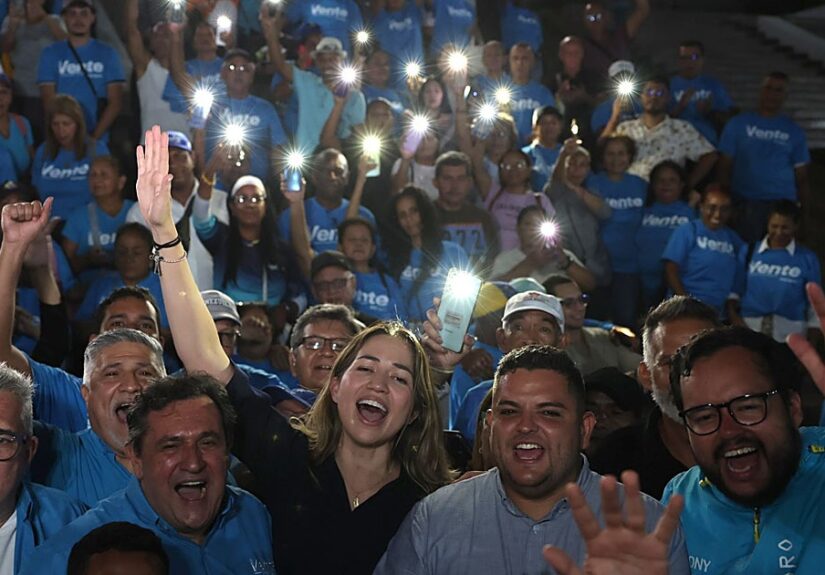 Regresa a Venezuela la jefa de comunicaciones de María Corina Machado
