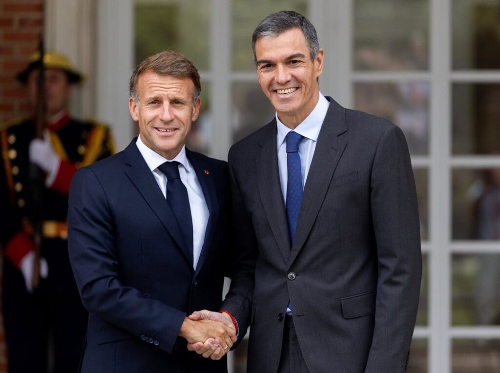 Sánchez y Macron aplauden que Reino Unido se plantee volver a la UE pero avisan que no se puede elegir a la carta