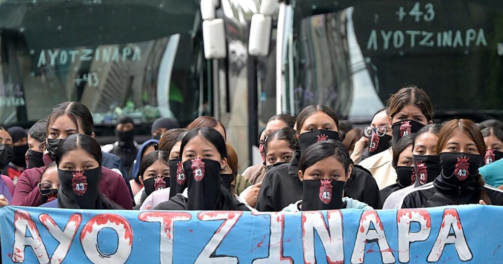 Sheinbaum promete justicia doce años después de las desapariciones de Ayotzinapa