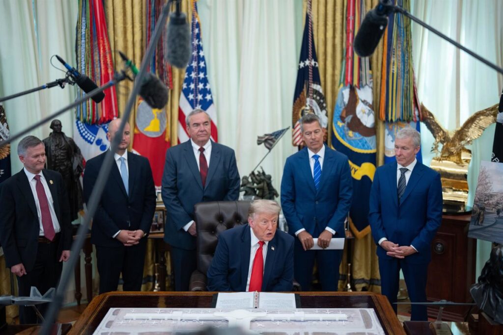 Trump prohíbe la entrada de CNN, MSNOW y Politico a la Casa Blanca