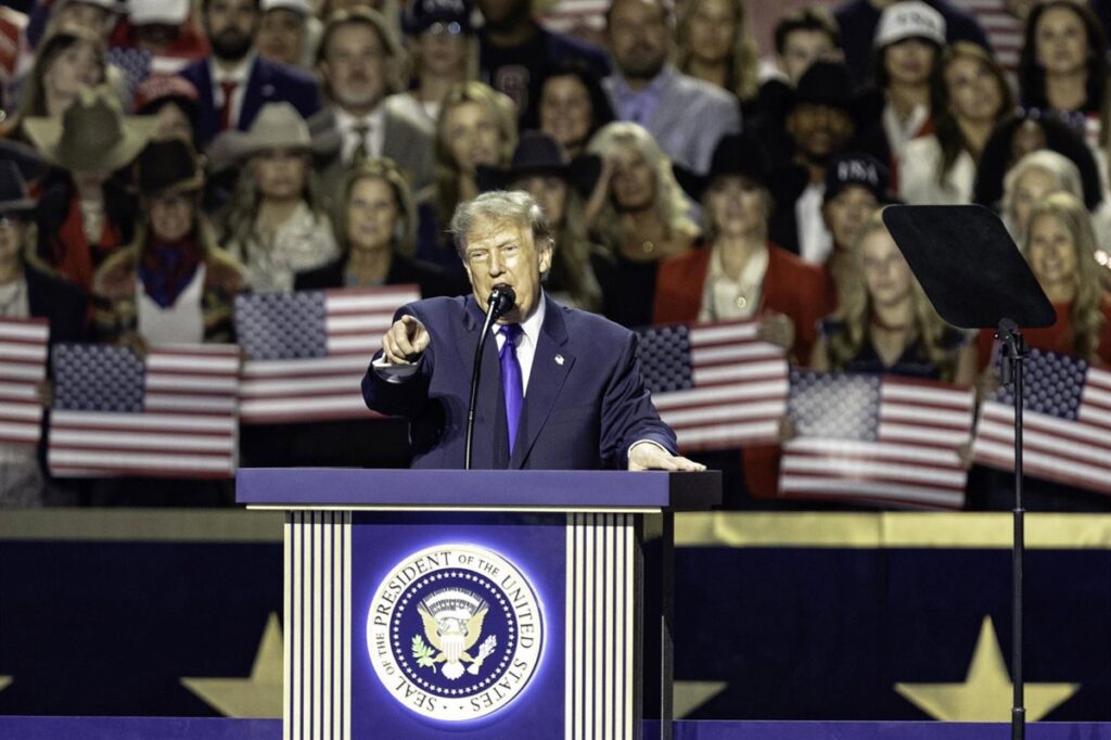 Trump promete un pago de 4.300 euros a cada adulto estadounidense si el Partido Republicano gana las 'midterms'