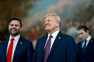 Trump sugiere poner su nombre al estrecho de Ormuz