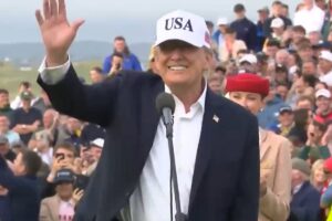 Trump termina su visita a Irlanda con el anuncio del levantamiento de los aranceles al whisky irlandés