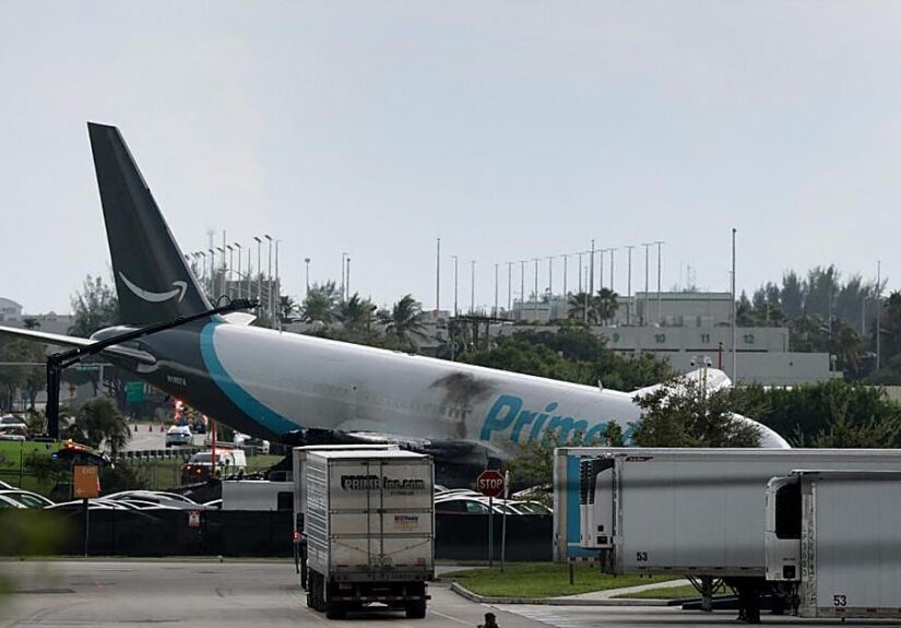 Un avión de carga se incendia tras salirse de la pista durante un aterrizaje en Miami