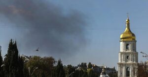 Un dron ruso golpea la sede de la agencia de Inteligencia ucraniana en Kiev