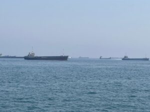 Un petrolero es alcanzado por un proyectil en el estrecho de Ormuz
